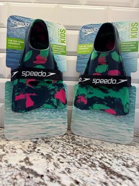 2 Pair of Speedo Kids Training Swim Fins in Navy with Green & Pink Splash Ages3+
